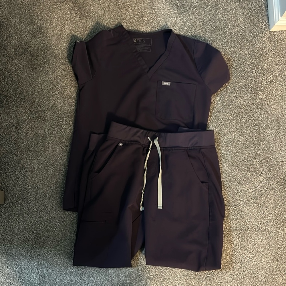 Figs purple shadow scrub set size small
